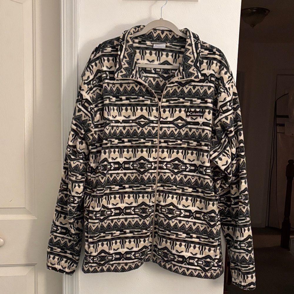 Men’s Columbia Black and Cream Patterned Jacket